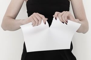 Es preciso impugnar los acuerdos contrarios a la Ley o Estatutos para poder negarse al pago