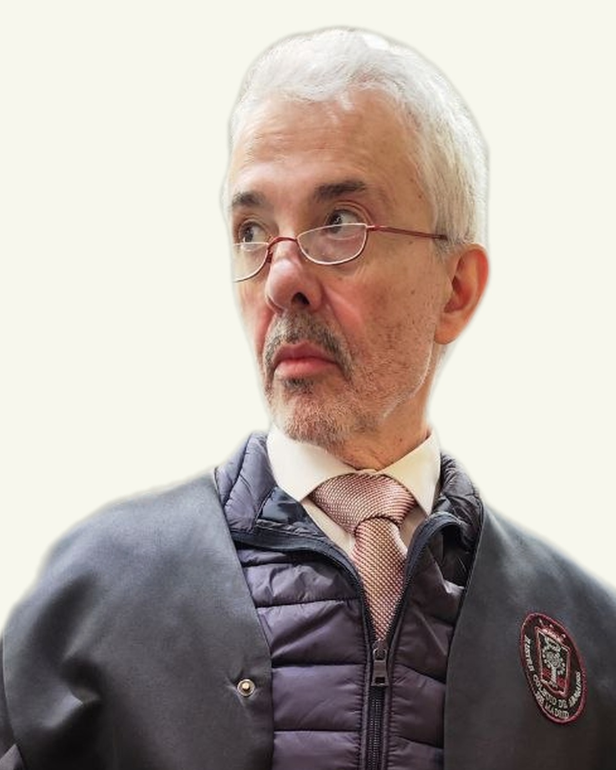 Natalio López Valenzuela, socio fundador de Valenzuela Legal Abogados, con la toga en el juzgado